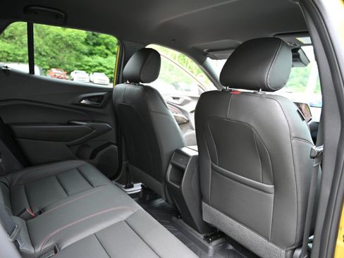 Used 2025 Chevrolet Trax RS w/ Driver Confidence Package FWD image 17