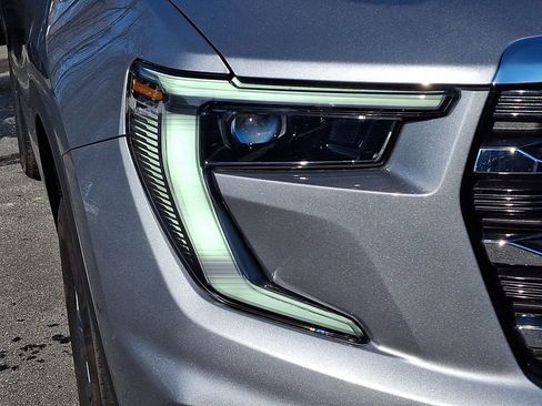 Used 2025 GMC Acadia Elevation image 9