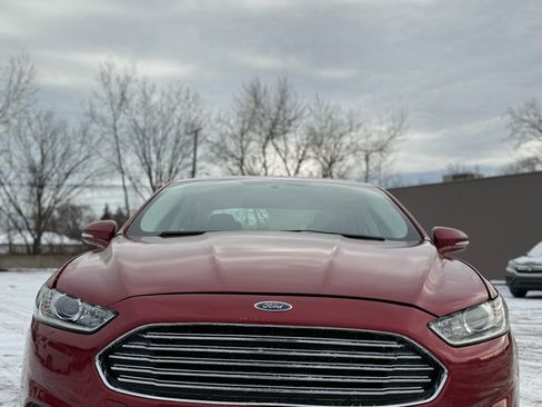 Used 2016 Ford Fusion SE image 2