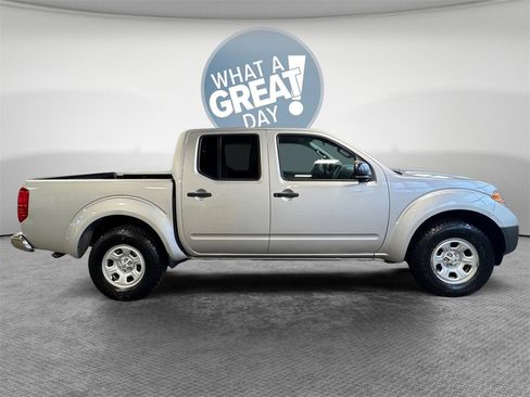 Used 2014 Nissan Frontier S image 2