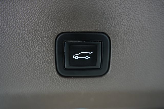 Used 2023 GMC Yukon XL Denali w/ Denali Reserve Package AWD/4WD image 13