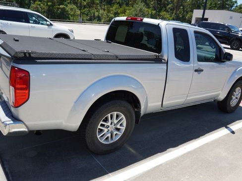 Used 2015 Nissan Frontier SV RWD image 8
