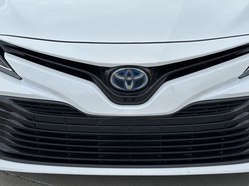 Used 2020 Toyota Camry LE image 9