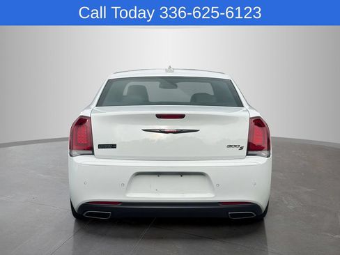 Used 2022 Chrysler 300 S RWD image 4