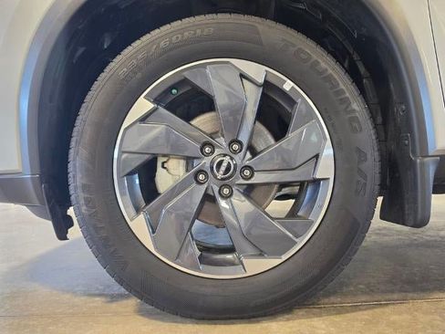 Used 2025 Nissan Rogue SV FWD image 10