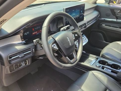 Certified 2025 Lincoln Corsair FWD image 9