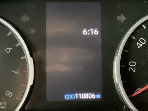 Used 2021 Toyota RAV4 LE image 18