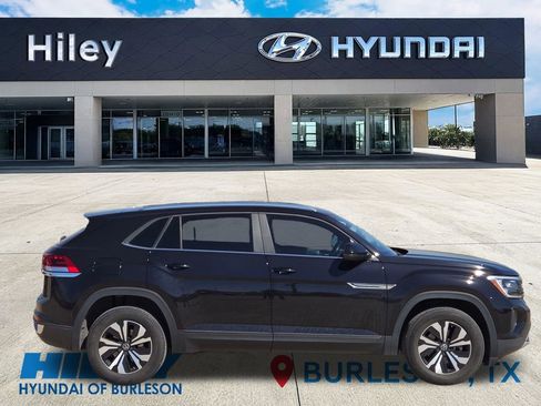 Used 2024 Volkswagen Atlas Cross Sport SE image 3