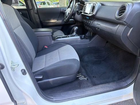 Used 2023 Toyota Tacoma TRD Off-Road w/ Technology Package AWD/4WD image 13
