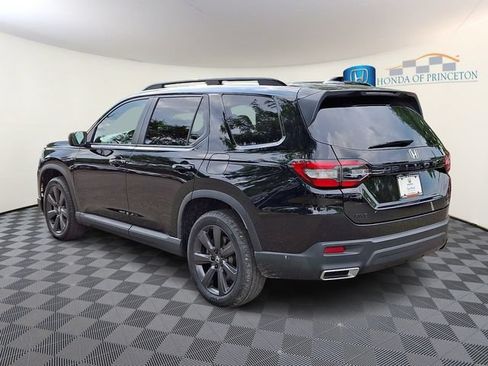 Certified 2025 Honda Pilot Sport image 4