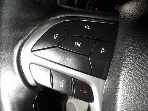 Used 2020 Jeep Grand Cherokee Laredo AWD/4WD image 21