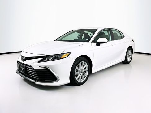 Used 2024 Toyota Camry LE image 3