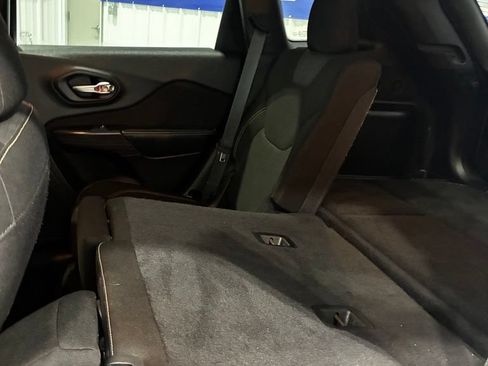 Used 2015 Jeep Cherokee Latitude FWD image 29