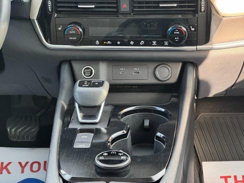 Used 2023 Nissan Rogue SV w/ SV Premium Package image 14