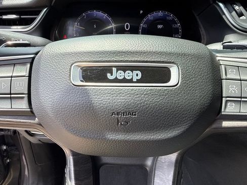 Used 2022 Jeep Grand Cherokee L Limited AWD/4WD image 13