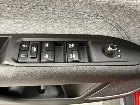 Used 2025 Jeep Compass Latitude AWD/4WD image 10
