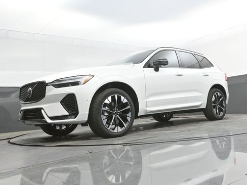 New 2026 Volvo XC60 B5 Plus w/ Protection Package Premier AWD/4WD image 30
