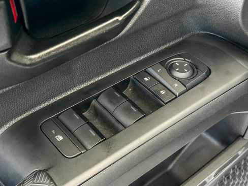 Used 2025 Toyota Tacoma SR5 AWD/4WD image 25