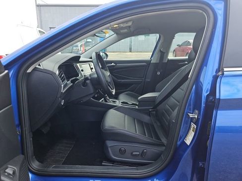 Used 2024 Volkswagen Jetta SE image 5