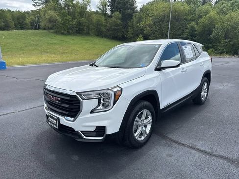 Used 2024 GMC Terrain SLE AWD/4WD image 4