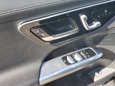 Used 2024 Mercedes-Benz GLC 300 w/ Winter Package image 23