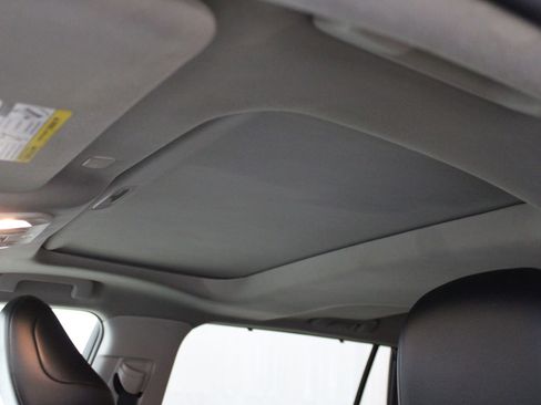 Used 2021 Toyota Highlander XLE image 11