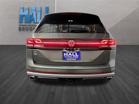 Certified 2024 Volkswagen Atlas Peak Edition SE image 5