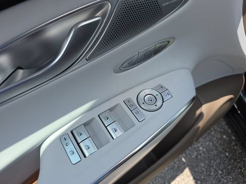 New 2026 Genesis GV70 2.5T Advanced AWD/4WD image 18