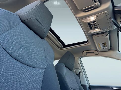 Used 2025 Toyota RAV4 XLE w/ Convenience Package image 26