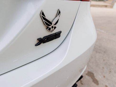 Used 2022 Toyota Camry XSE image 11