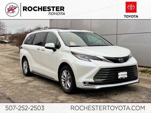 Used 2025 Toyota Sienna Limited AWD/4WD image 1