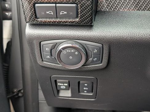 Used 2019 Ford F150 Lariat w/ Equipment Group 502A Luxury AWD/4WD image 40