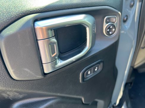 Used 2025 Jeep Wrangler Rubicon image 11