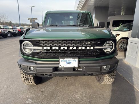 New 2025 Ford Bronco Outer Banks w/ Sasquatch Package AWD/4WD image 2