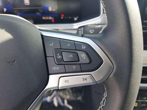 New 2026 Volkswagen Taos SE FWD image 19