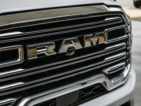 Used 2026 RAM 2500 Laramie AWD/4WD image 9