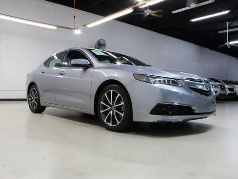 Used 2015 Acura TLX V6 image 2
