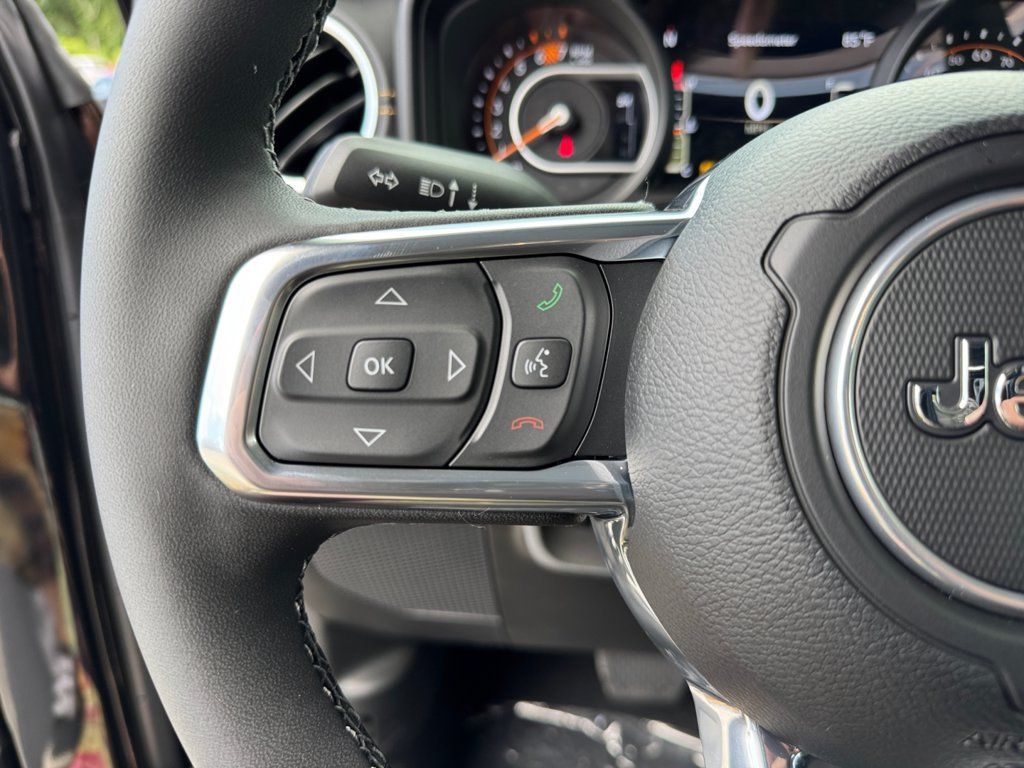 New 2025 Jeep Wrangler Unlimited Sahara AWD/4WD image 19