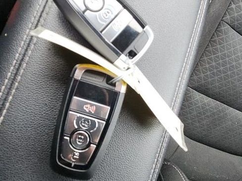 Used 2025 Ford Escape Active w/ Cold Weather Package AWD/4WD image 12