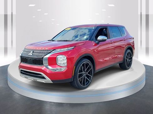 Used 2023 Mitsubishi Outlander SE FWD image 3