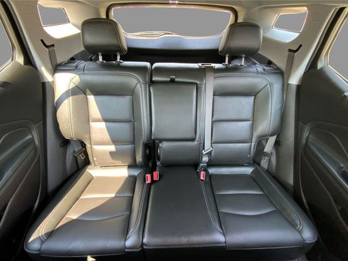 Used 2024 GMC Terrain SLT AWD/4WD image 14