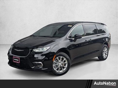 New 2026 Chrysler Pacifica Select image 1