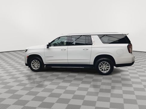 Used 2023 Chevrolet Suburban LT w/ Luxury Package image 40