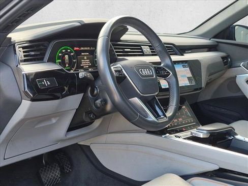 Used 2024 Audi Q8 e-tron Premium Plus AWD/4WD image 2