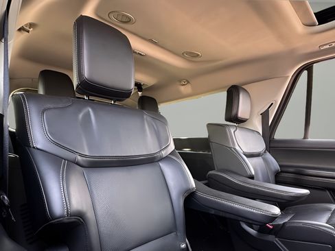 Used 2025 Ford Expedition Max Platinum AWD/4WD image 19