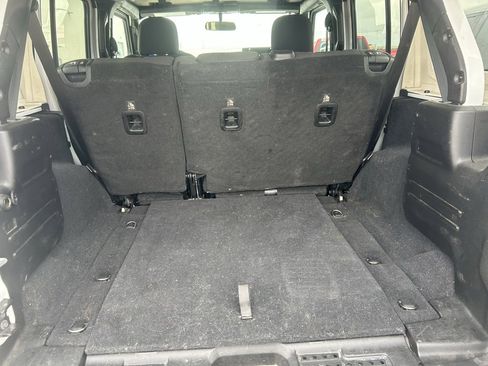 Used 2018 Jeep Wrangler Unlimited Sport S image 10