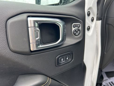 Used 2025 Jeep Wrangler Unlimited Sahara AWD/4WD image 14