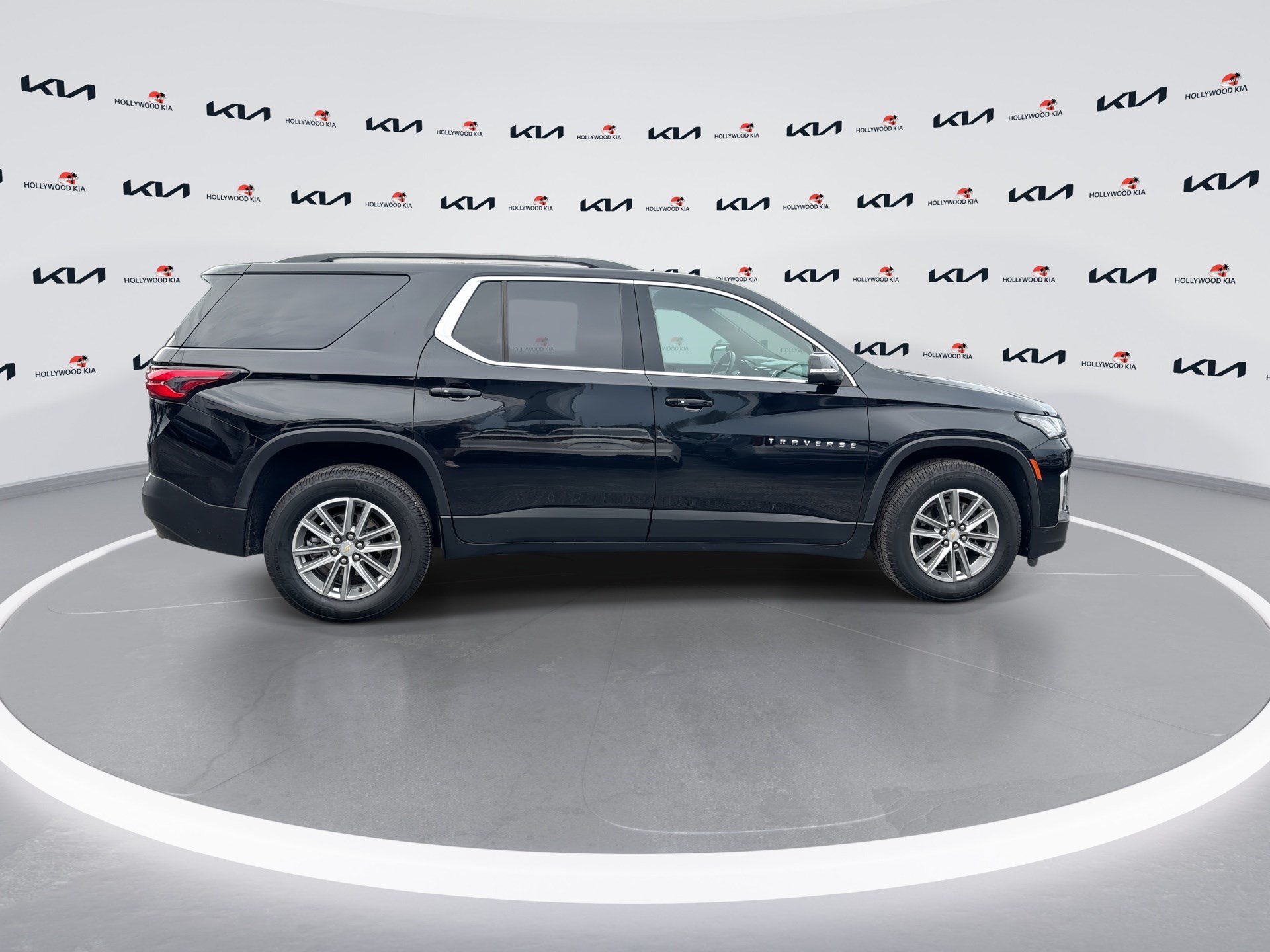 Used 2023 Chevrolet Traverse LT w/ LPO, Cargo Package AWD/4WD image 9