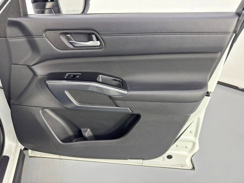 Used 2023 Nissan Pathfinder SL image 41