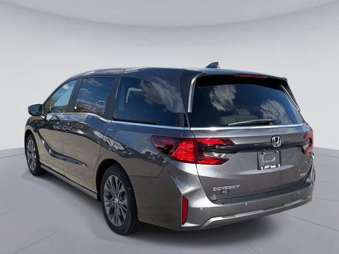 New 2026 Honda Odyssey Touring image 6
